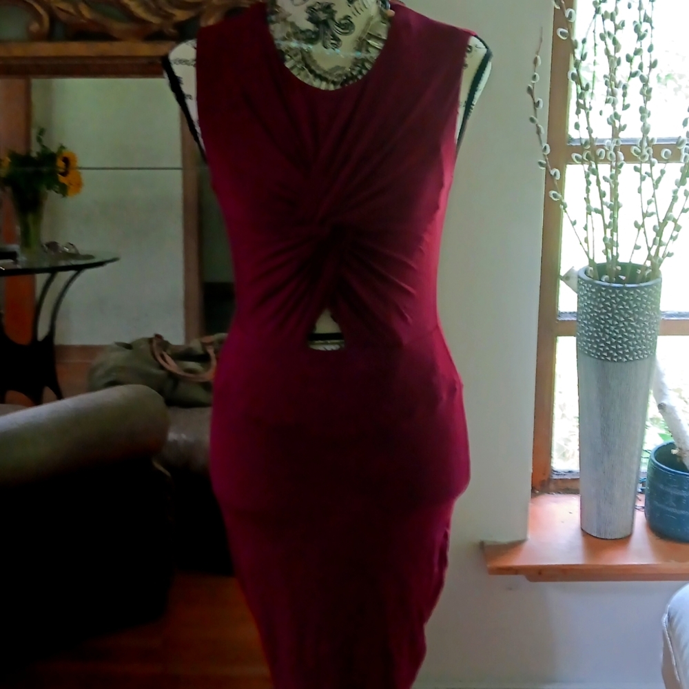 Body-con wine/burgundy dress